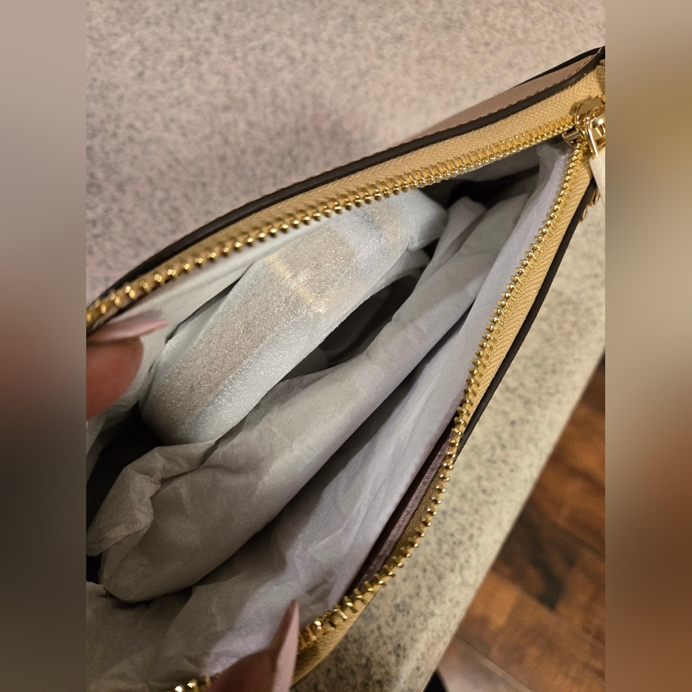 Michael Kors Tan Chain Jet Set Crossbody Bag - Picture 12 of 12